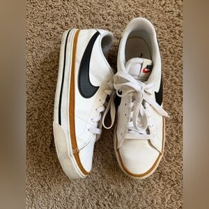 EUC Women’s Nike Court Legacy Next Nature Sneakers Shoes US 9